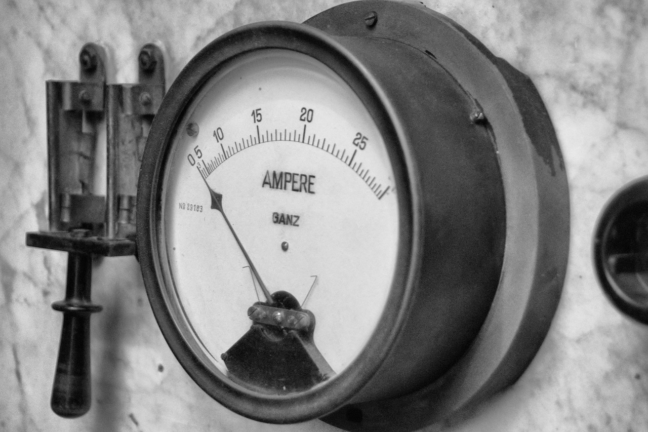 Przełączniki przepływu: kluczowe elementy w systemach przemysłowych