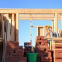 Jak skutecznie zaplanować dostawy materiałów na remont, unikając przestojów i opóźnień
