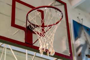 Projektowanie i budowa obiektów sportowych oraz hal sportowych: od analizy potrzeb po pozwolenia, konstrukcję, wyposażenie i odbiór